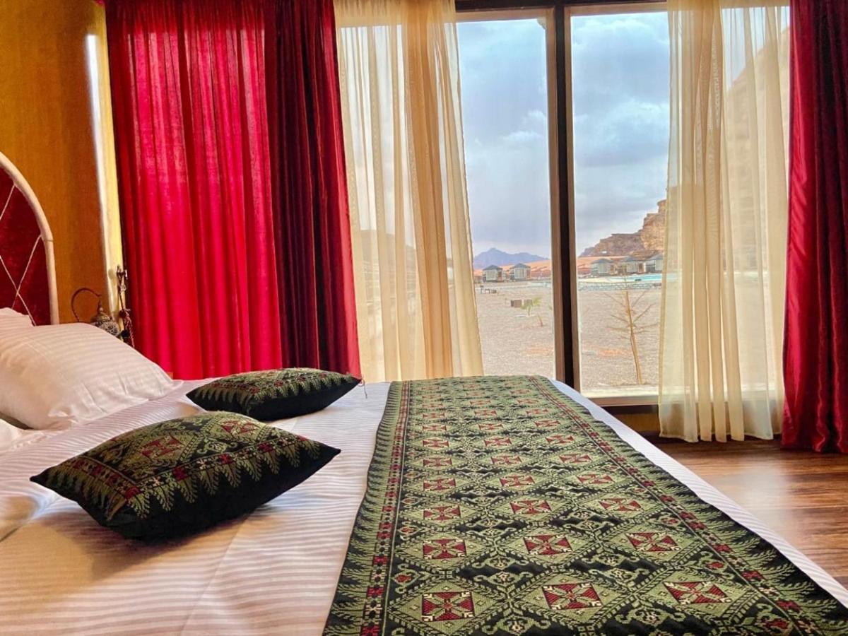 Al Sultana Luxury Camp Villa Wadi Rum Eksteriør bilde