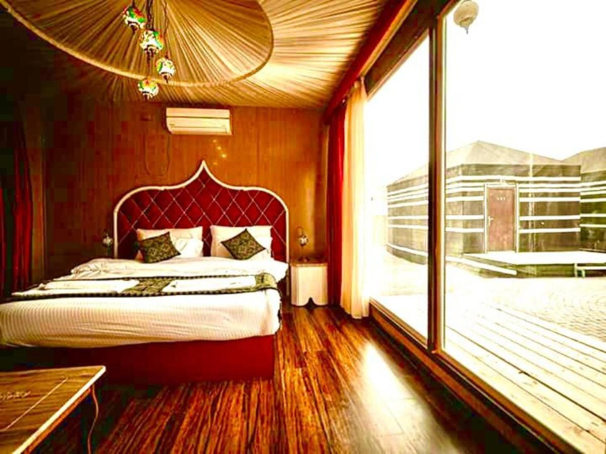 Al Sultana Luxury Camp Villa Wadi Rum Eksteriør bilde