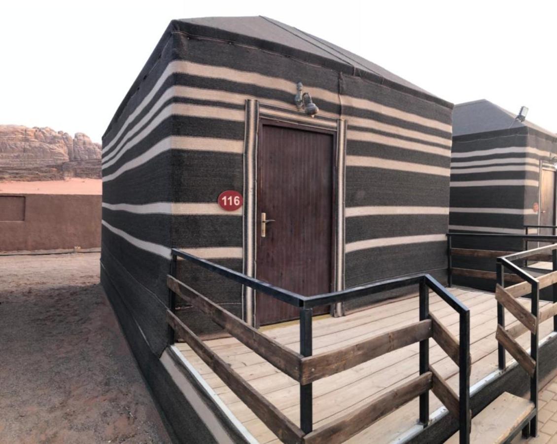 Al Sultana Luxury Camp Villa Wadi Rum Eksteriør bilde