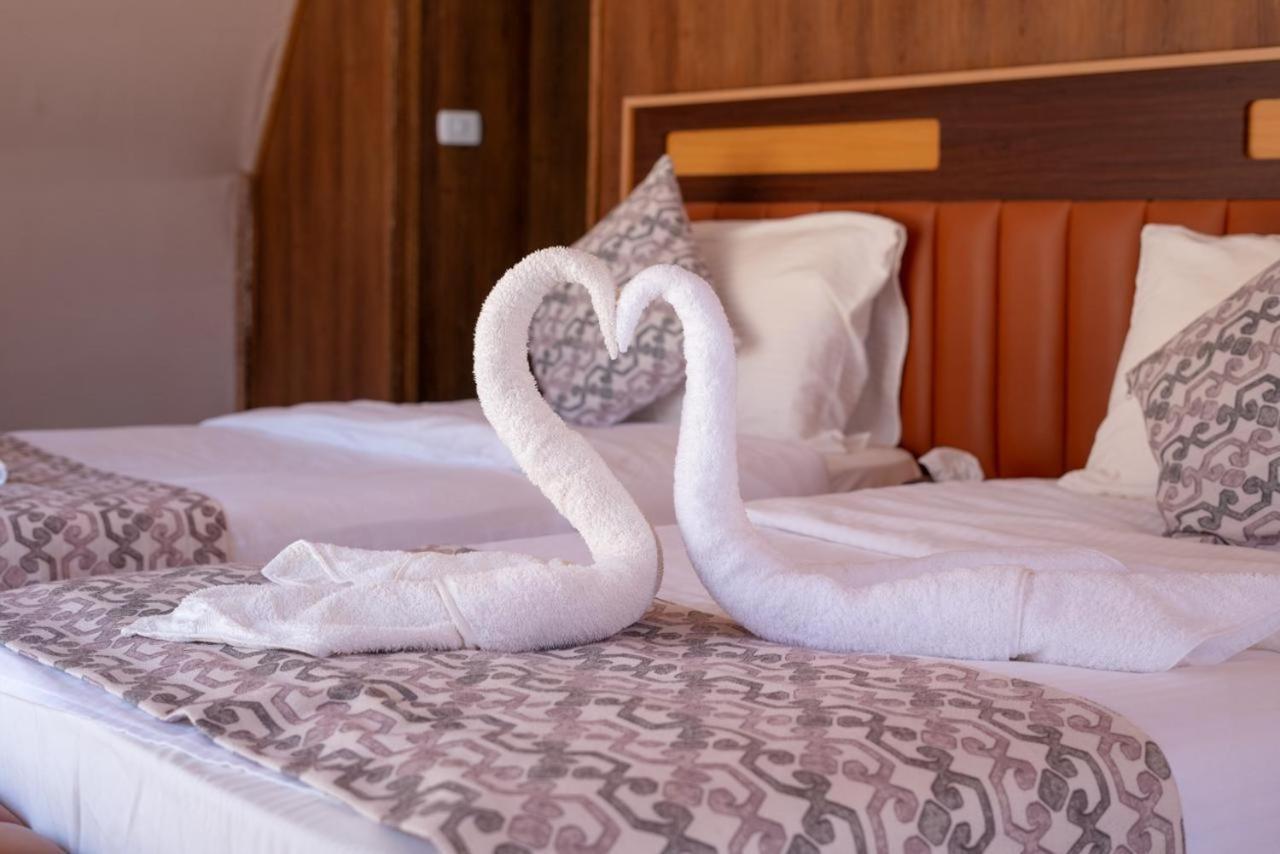 Al Sultana Luxury Camp Villa Wadi Rum Eksteriør bilde